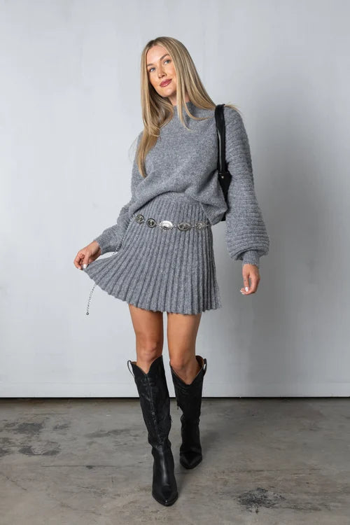 Force | Elegant sweater and pleated skirt nina