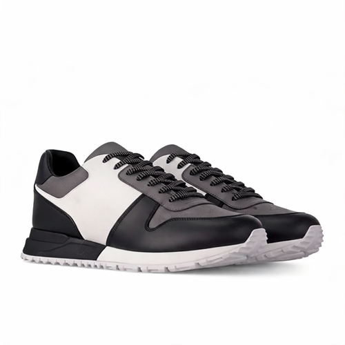 Low-Top Runner Sneaker Black